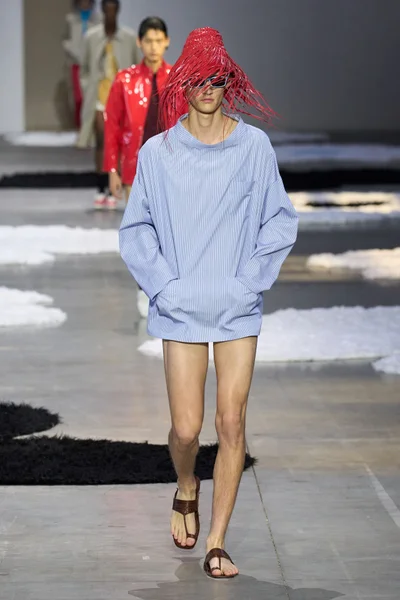 Look 32